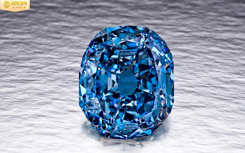 Viên kim cương Wittelsbach-Graff mang màu xanh nước biển trị giá 80 triệu đô