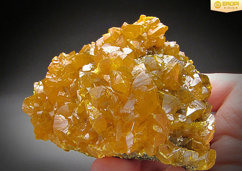 Orpiment đẹp rạng rỡ nhưng lại c&oacute; thể g&acirc;y ra bệnh ung thư cho con người.