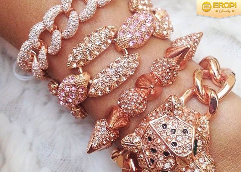 T&ocirc;ng m&agrave;u Rose Gorl kết hợp với đ&aacute; nạm